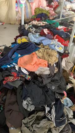 沈阳旧货市场探秘 服装、鞋帽与箱包的复古新潮