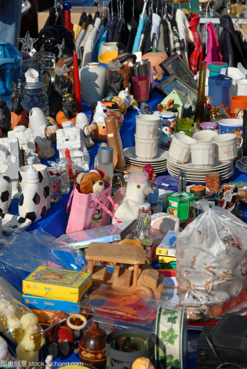 The Vibrant World of the Weekly Flea Market